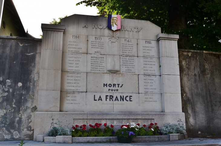 Monument aux Morts - Châtillon-en-Michaille