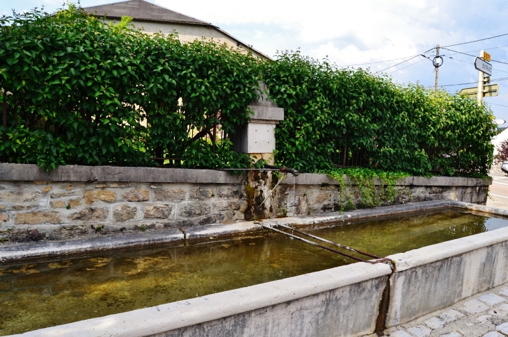 Fontaine - Corcelles