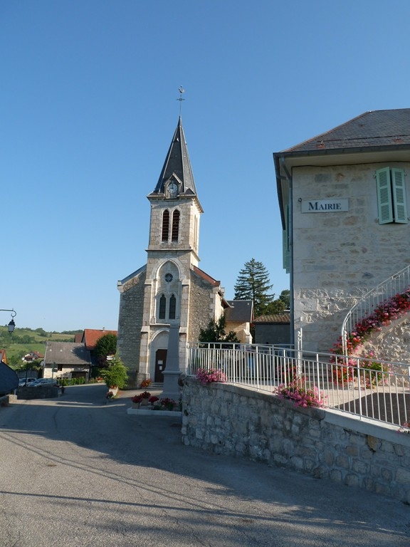 Mairie et église de Lochieu