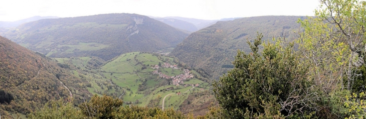 Site panoramique d'Oncieu vu depuis la croix du col d'Evosges
