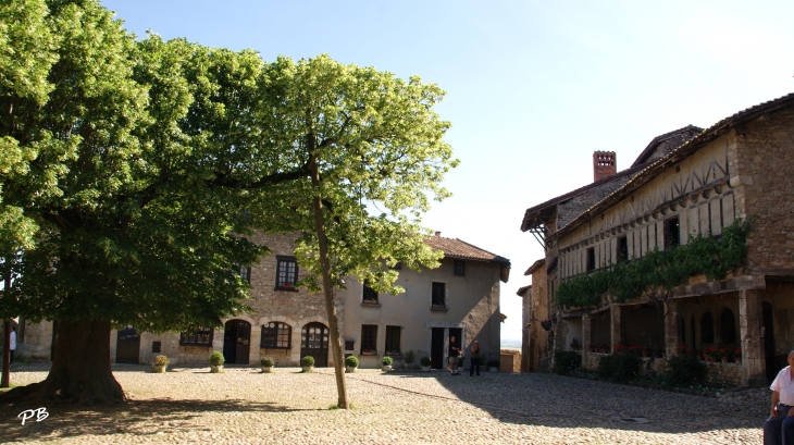  - Pérouges