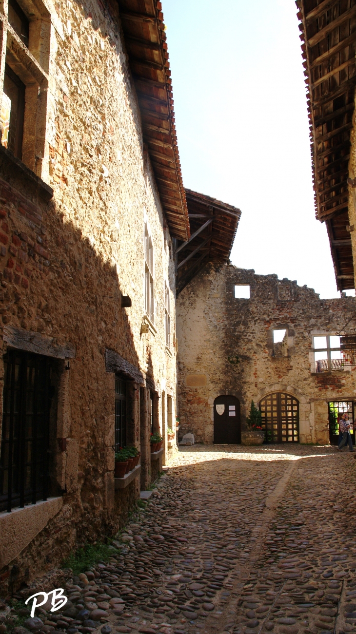  - Pérouges