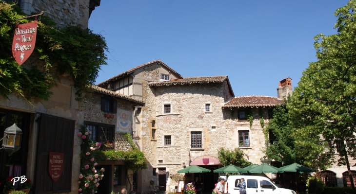 - Pérouges