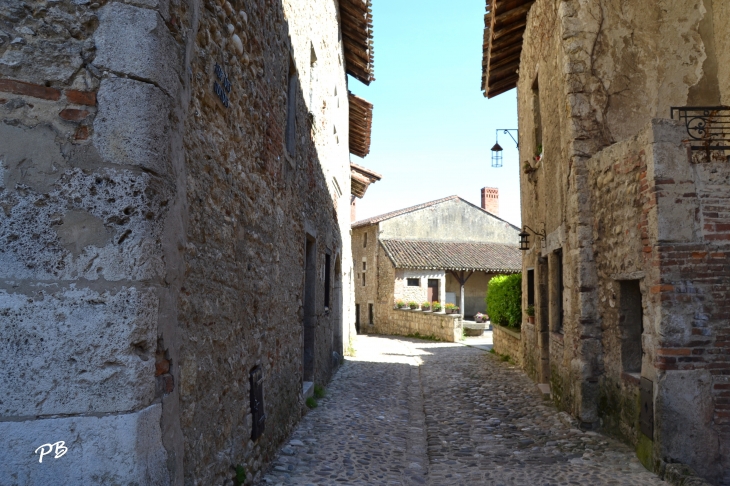  - Pérouges