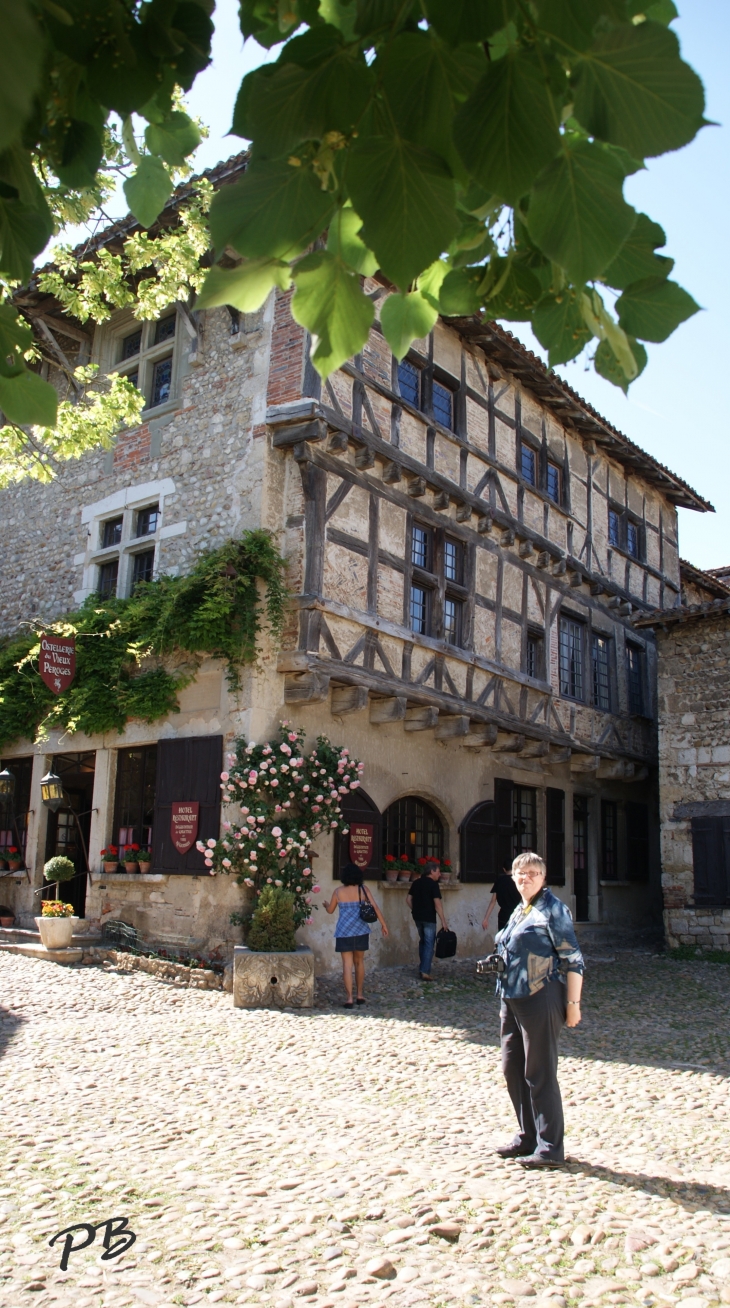  - Pérouges