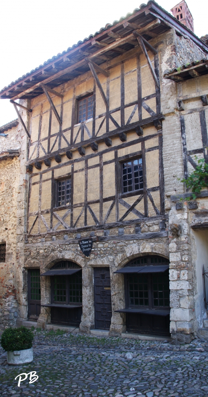  - Pérouges