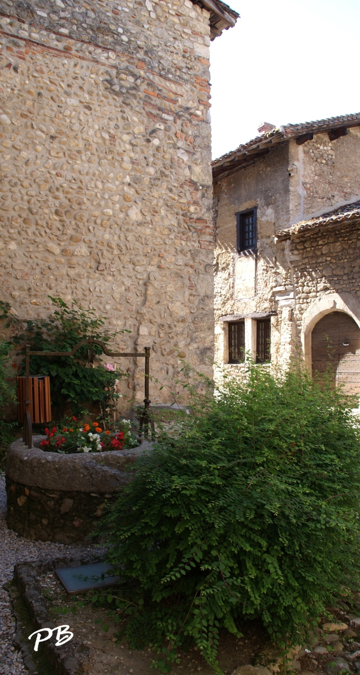  - Pérouges