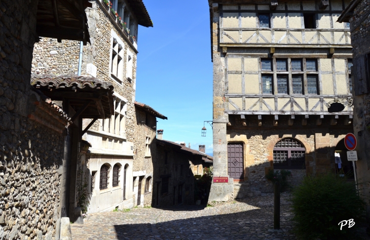  - Pérouges