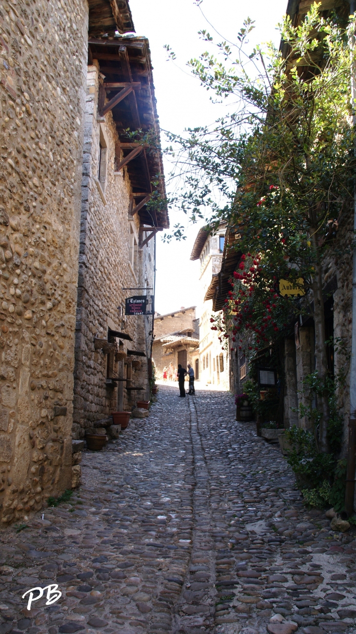  - Pérouges