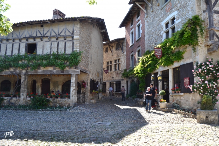  - Pérouges