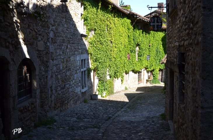  - Pérouges