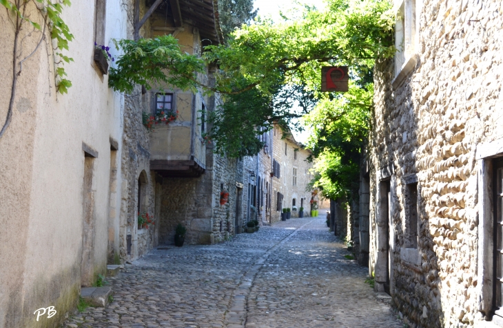  - Pérouges