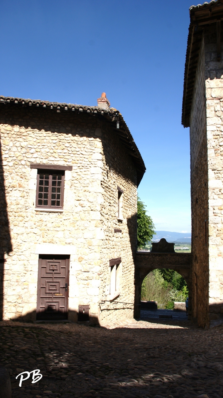  - Pérouges