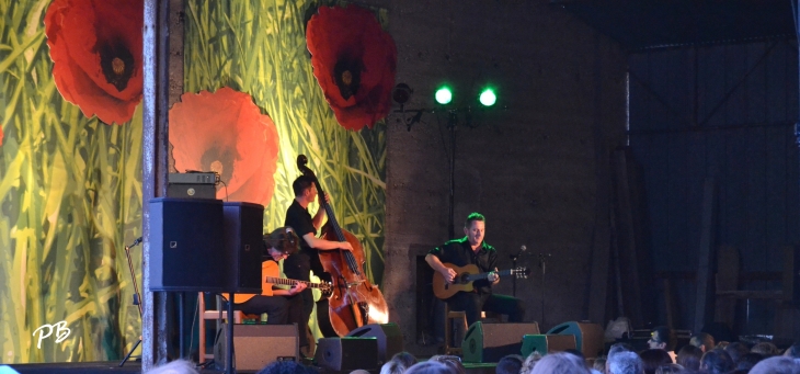 Printemps de Pérouges concert swing manouche a la ferme de Rapan