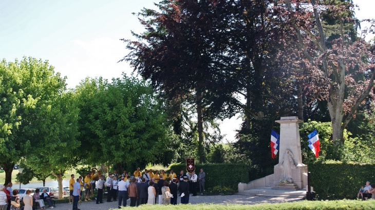 Cérémonie aux Monument aux Morts - Pont-d'Ain