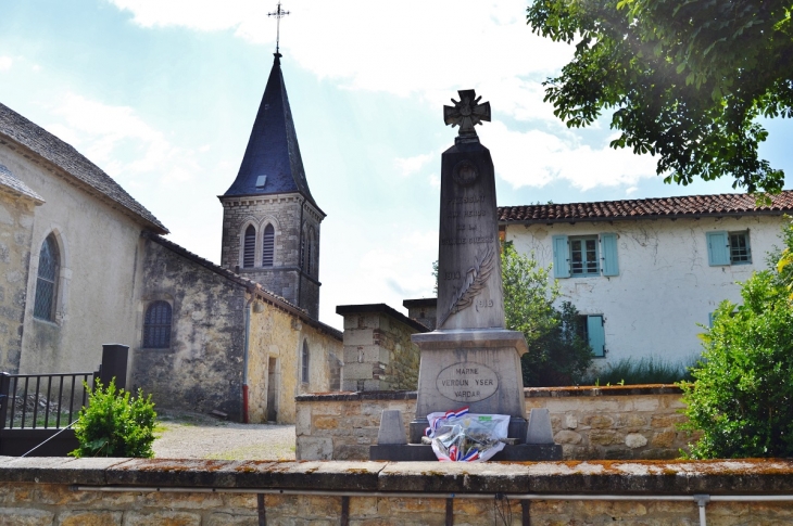 L'église et le Monument-aux-Morts - Pressiat