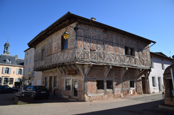 Maison à pans de bois - Saint-Trivier-sur-Moignans