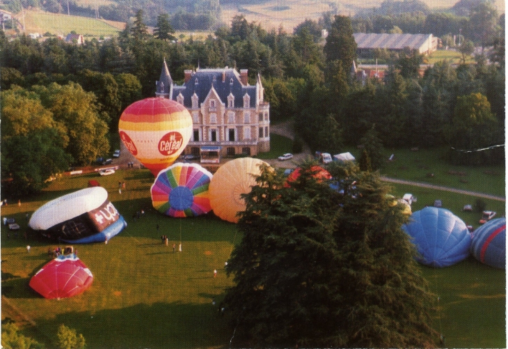 Fête internationale de la Montgolfière et vue aérienne du Château (carte postale de 1980) - Annonay