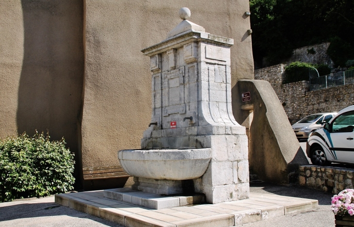 Fontaine - Baix