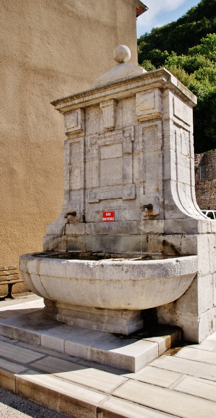 Fontaine - Baix