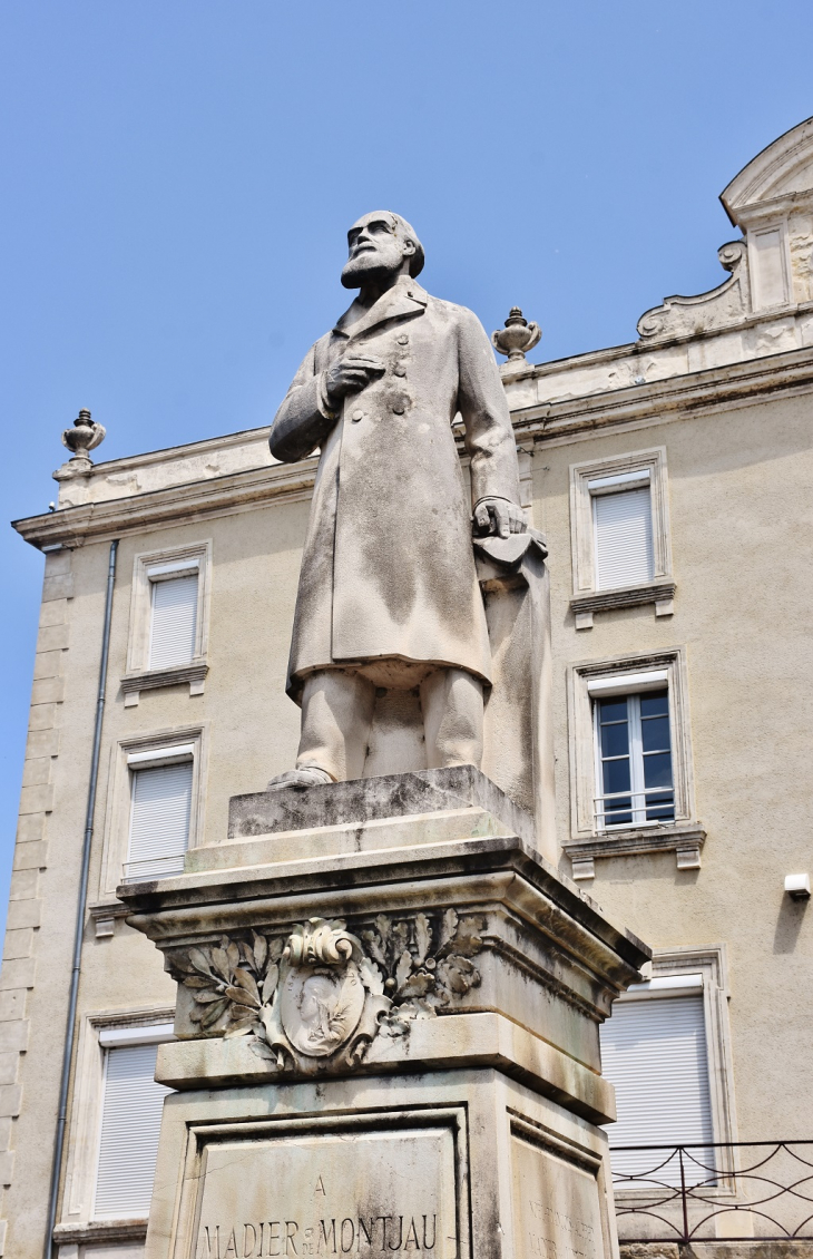 Statue - Bourg-Saint-Andéol