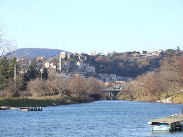Vue du village accroché à la colline - Charmes-sur-Rhône