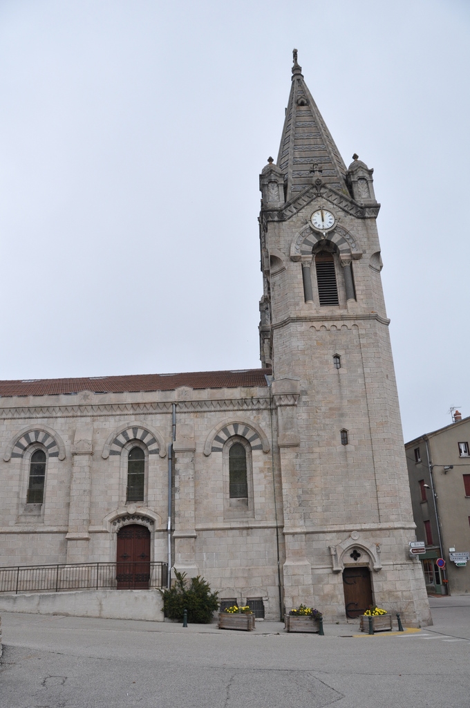 Eglise vue de coté - Lalouvesc