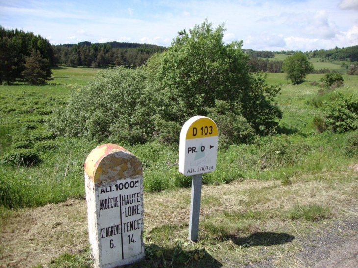 Saint-Agrève (07320) Borne limite départements  (St.Agrève, Ardèche et Le Chambon-sur-Lignon, Haute-Loire)