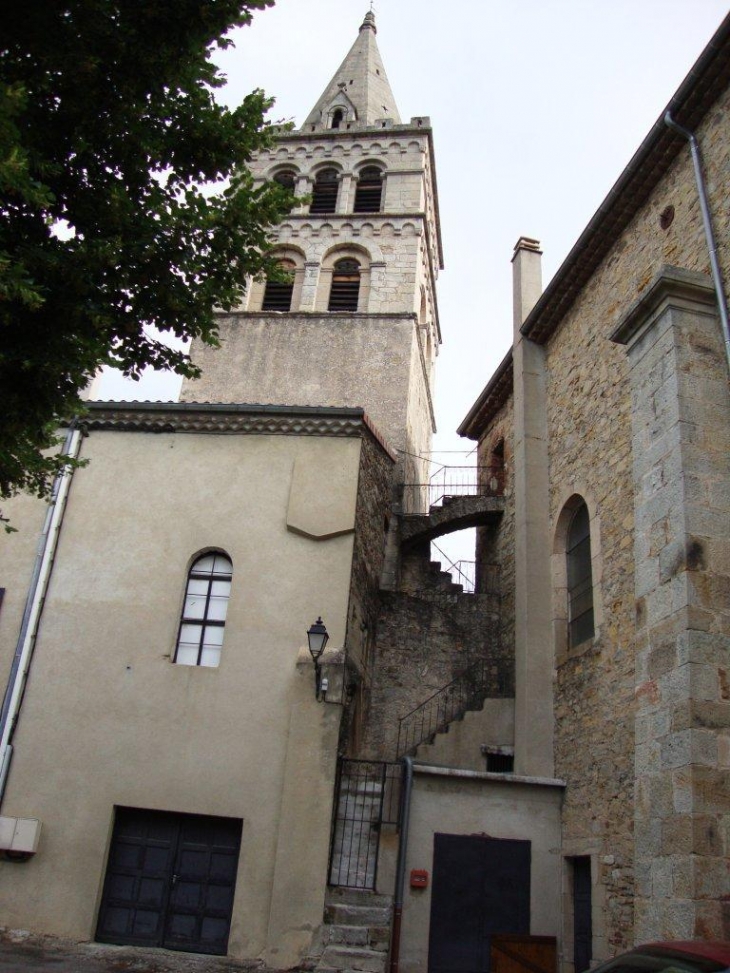 Saint-Étienne-de-Fontbellon (07200) église, tour avec escalier extérieur