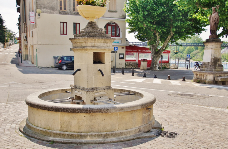 Fontaine - Saint-Martin-d'Ardèche