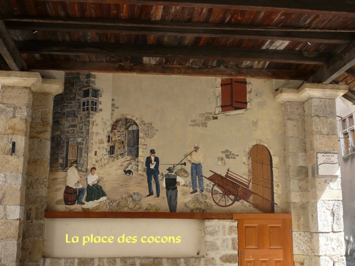 Place des cocons - Thueyts