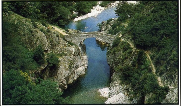 Le Pont du Diable (carte postale de 1990) - Thueyts