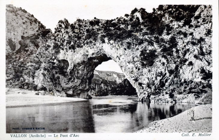 Le pont d'Arc, vers 1920 (carte postale ancienne). - Vallon-Pont-d'Arc