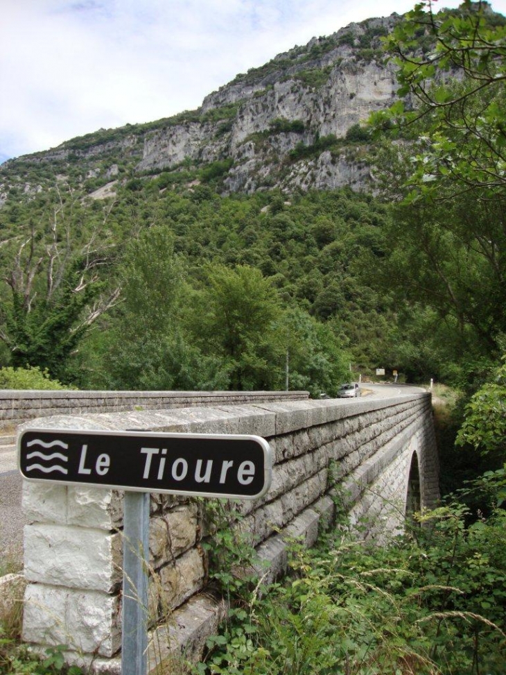 Vallon-Pont-d'Arc (07150) rivière le Tioure (panneau)