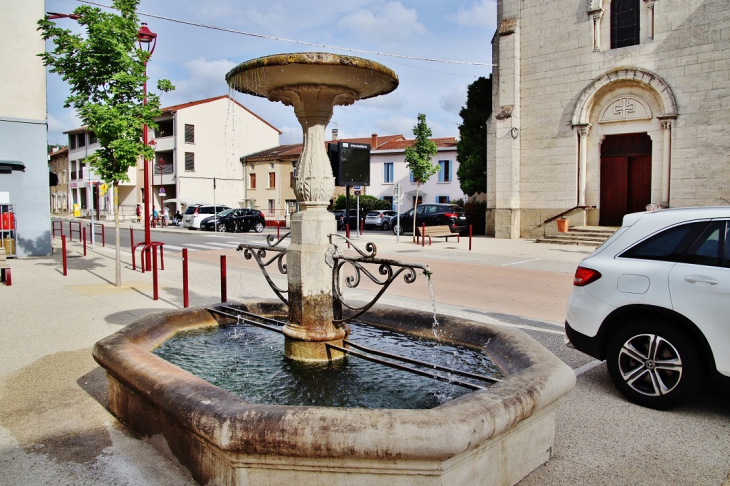 La Commune - Saint-Barthélemy-de-Vals