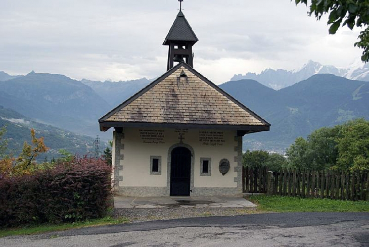 Chapelle devant le panorama du Mont Blanc - Combloux