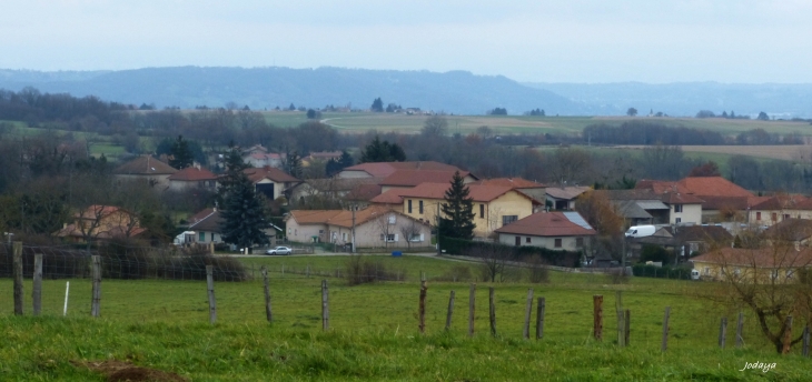 Chèzeneuve. Le village.