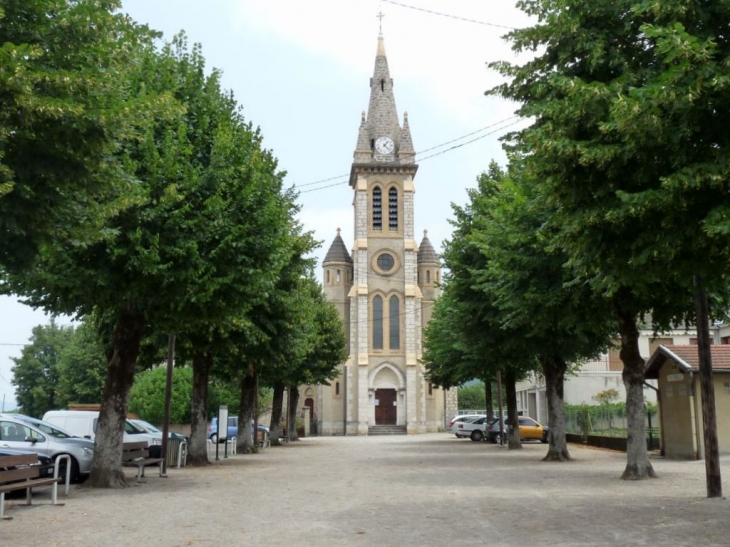 L'église et sa place - Cognin-les-Gorges