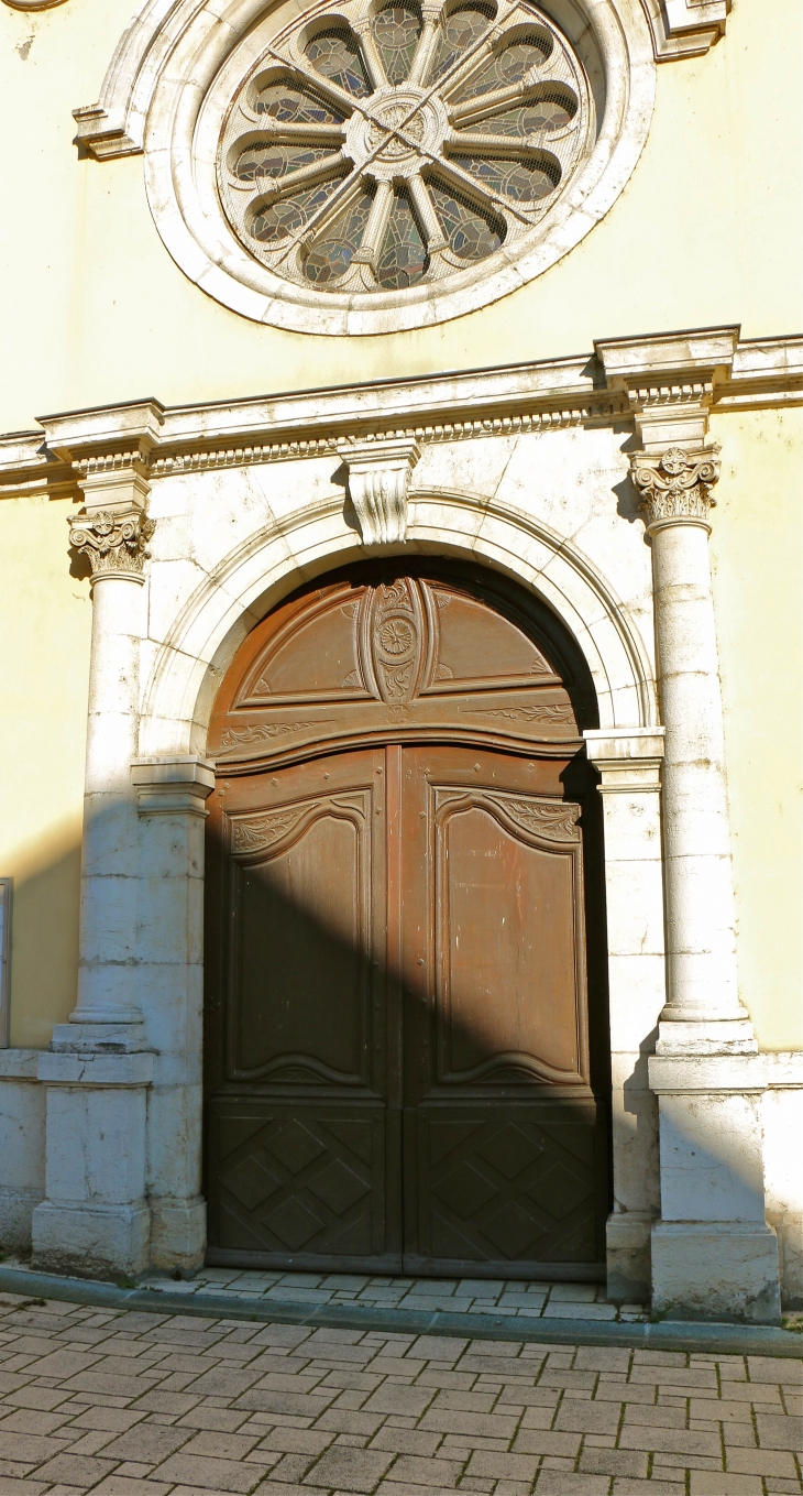 Portail de l'église Saint Clément. - Le Pont-de-Beauvoisin