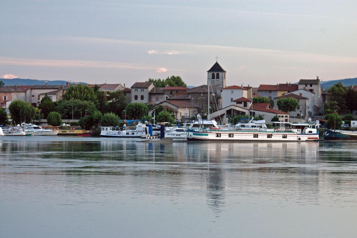 Entrée du port, village. - Les Roches-de-Condrieu