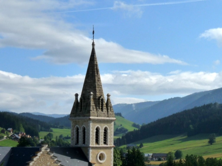 Le clocher de l'église - Méaudre