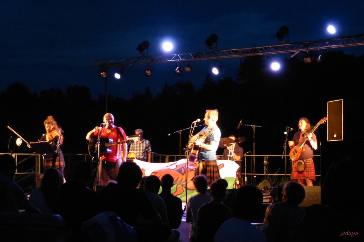 Meyrieu-les-Étangs. Mirrorfield et son rock Celtique. 19 juillet 2014.