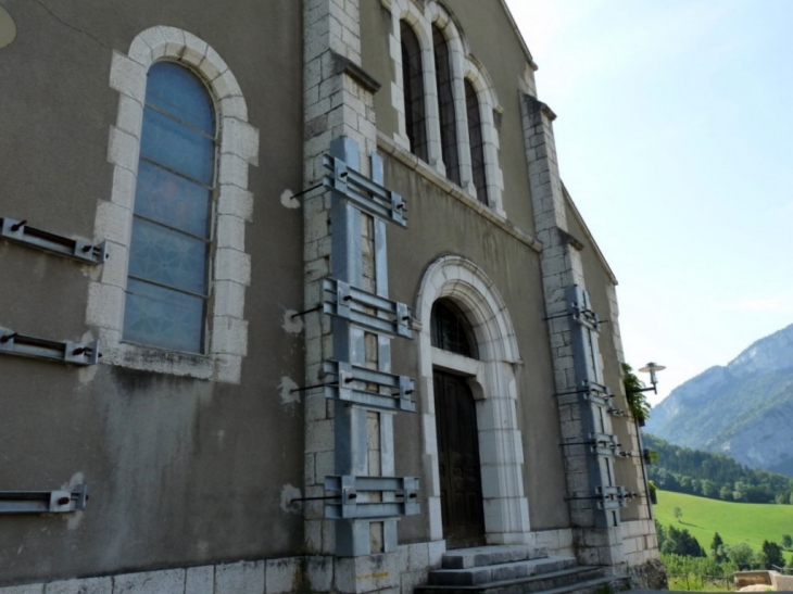 le porche de L'Eglise du village - Rencurel