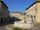 Photo suivante de Saint-Alban-de-Roche le centre : fontaine en face de la mairie