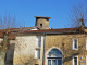 Photo précédente de Saint-Alban-de-Roche vue sur le pigeonnier derrière les maisons