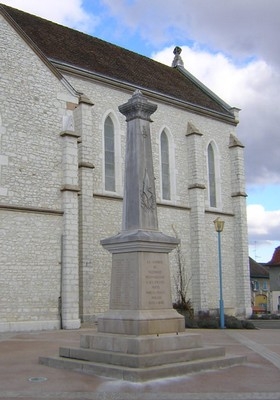 Monument aux morts - Vézeronce-Curtin