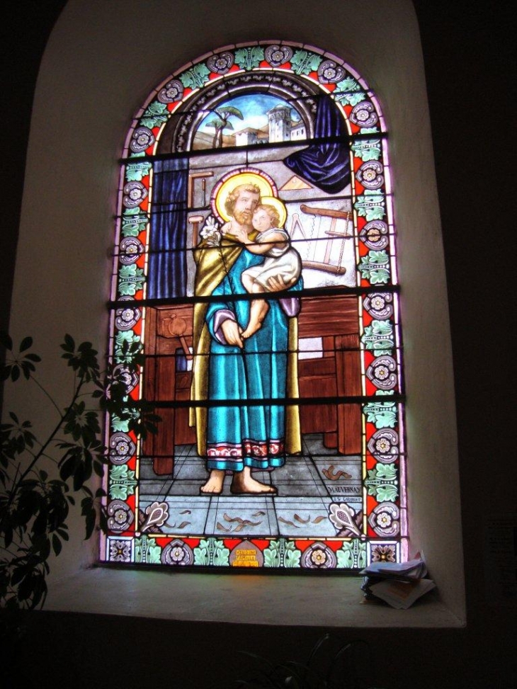 Le Chambon-Feugerolles (42500) église, vitrail St.Joseph  
