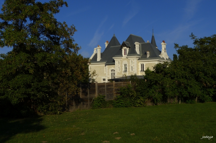 Maclas. Château de Barges.