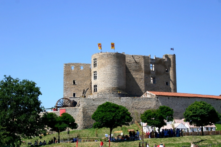 Chateau mediéval - Montrond-les-Bains