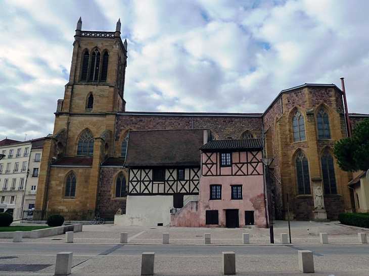 L'église Saint Etienne et la maison bourbonnaise - Roanne